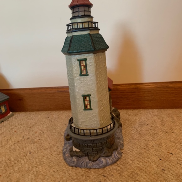 Santa’s Workbench Collection 2001 Knightsbridge Lighthouse - Picture 2 of 5